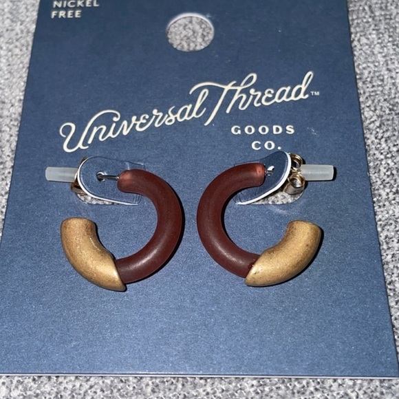 Universal Thread Worn Gold Earrings - Picture 2 of 4